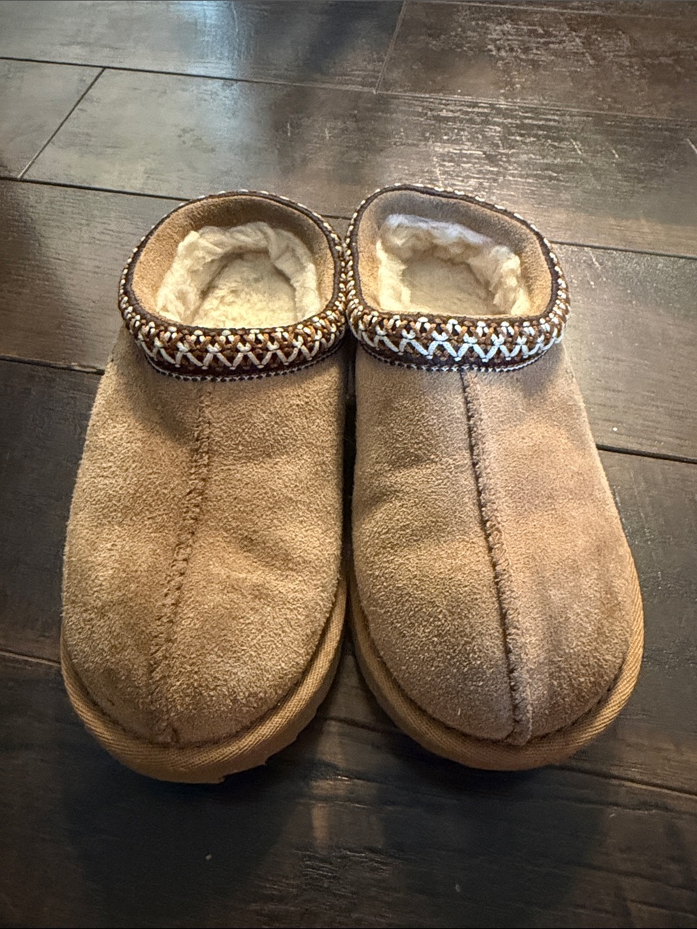 UGG Kids Chestnut Suede Shearling-Lined Slip-On Slippers